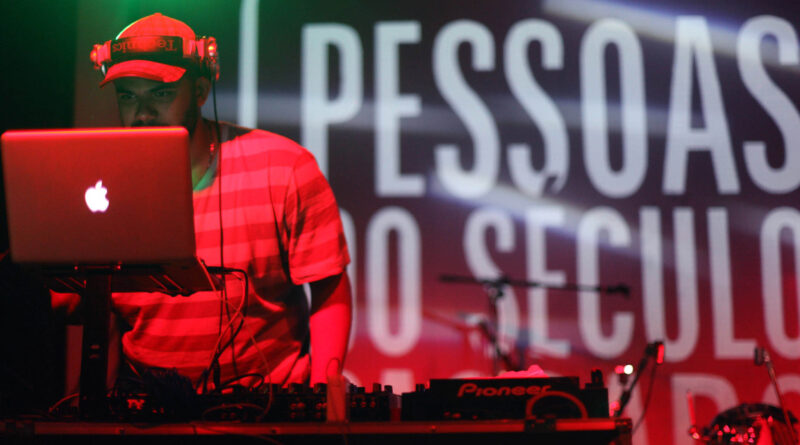 Festa Pessoas do Século Passado invade o Maguje Vista Bar com os grandes clássicos do pop rock nacional e internacional