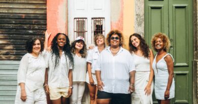02/10 – Teatro Rival Petrobras recebe Samba Que Elas Querem canta Beth Carvalho