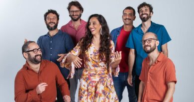 Aline Paes & Bondesom celebram repertório de Gal Costa em show no Dolores Club
