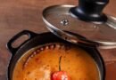 Moqueca Mista Manoel Teixeira Serpa, servida em caçarola no Sobrado da Cidade